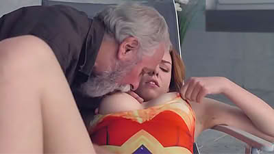 Abuelo chupando las tetas de la novia de su nieto