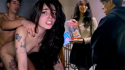 Alumno se folla a la bibliotecaria en español