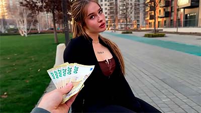 Estudiante follando por dinero con desconocido