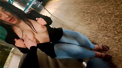 Follando con un desconocido en la estación de tren