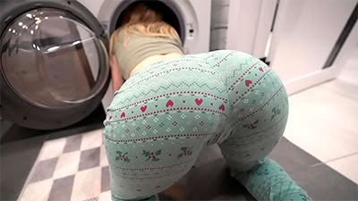 Hermanastra atascada follada hasta que se corre dentro