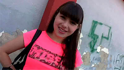 Recoge una jovencita en la calle y se la folla