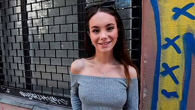 Se folla una jovencita pillada en la calle y se corre dentro 